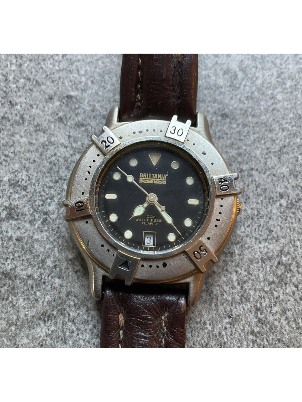 Vintage Brittania Womens Diver Style Watch 30mm Two Tone Case Leather Band Bin R